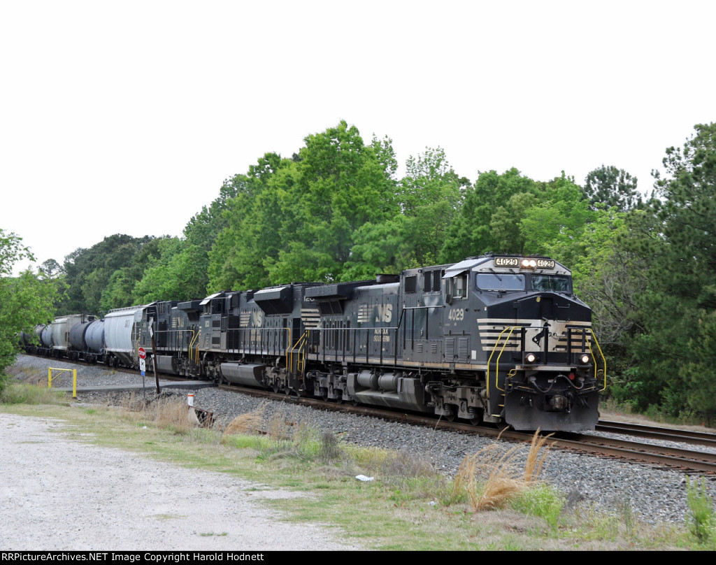 NS 4029 leads train 350-29 eastbound
